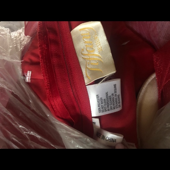 Red prom dress - Picture 3 of 9